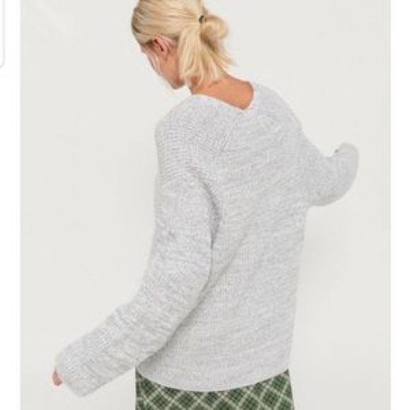 SOLD UO Victoria Oversized V-Neck Sweater in medium gray - Picture 2 of 6